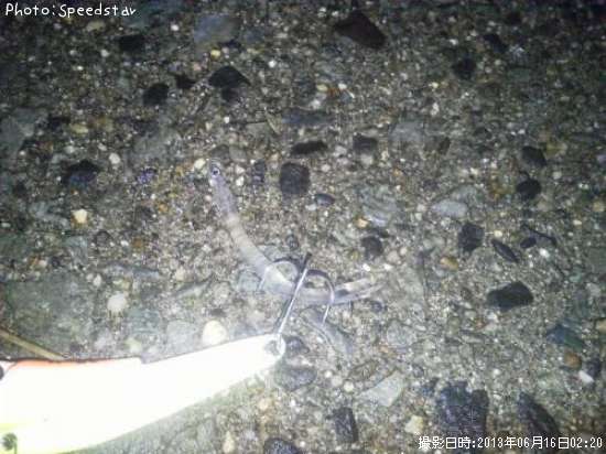 ���饦����